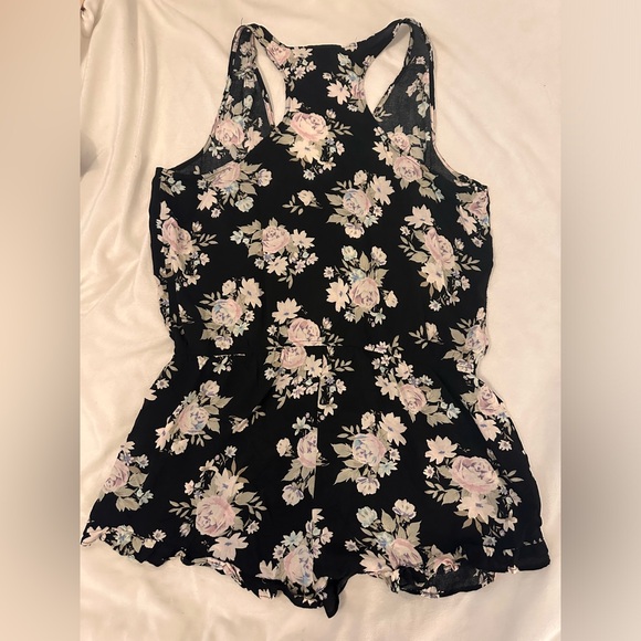 Forever 21 floral romper size large - Picture 2 of 5